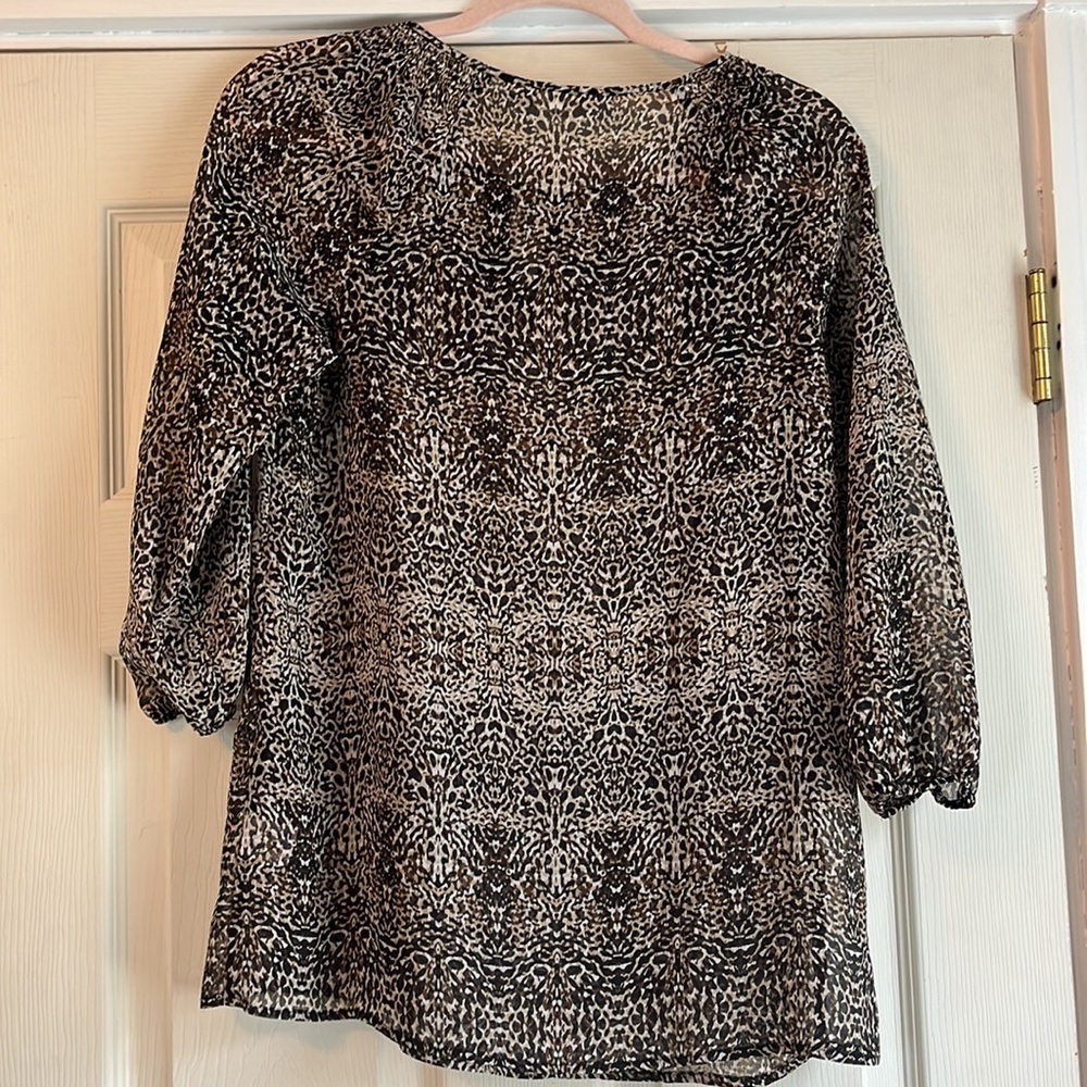 Liz Claiborne sheer 3/4 sleeve top. Flowy shoulder smocking brown sz S ikat boho - Picture 5 of 5